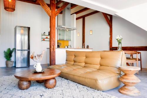 Helles Design-Loft im Zentrum mit Schlossbergblick