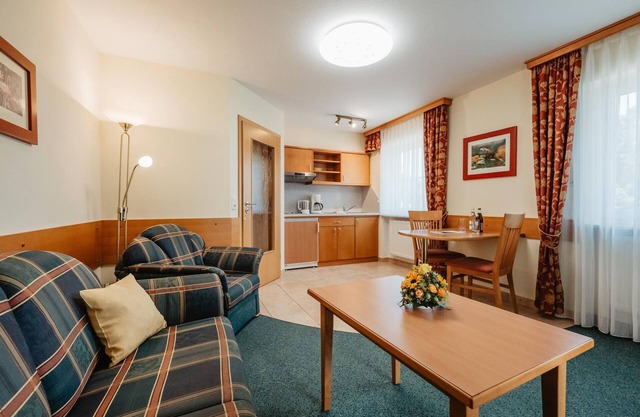 Helles Zwei-raum-appartement mit Balkon
