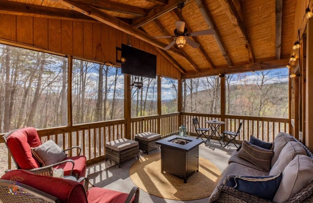 Hemlock House|Sleeps 4|Views|Hot tub|2 Scrn Porche