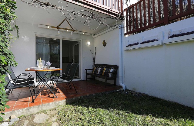 Hendaye apartment with pool and parking