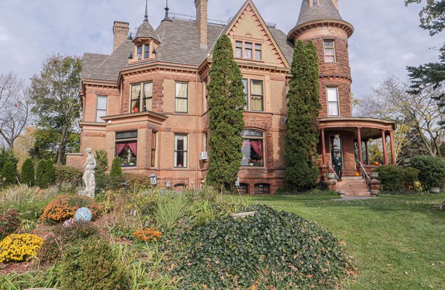 Henderson Castle