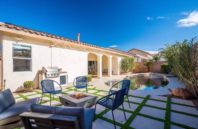 Henderson Home w/ Pool - 11 Mi to T-Mobile Arena!