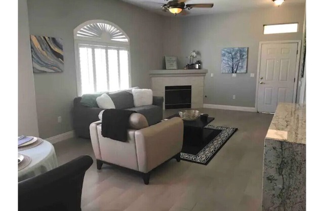 Henderson, NV, Upgraded, cozy, spacious condo