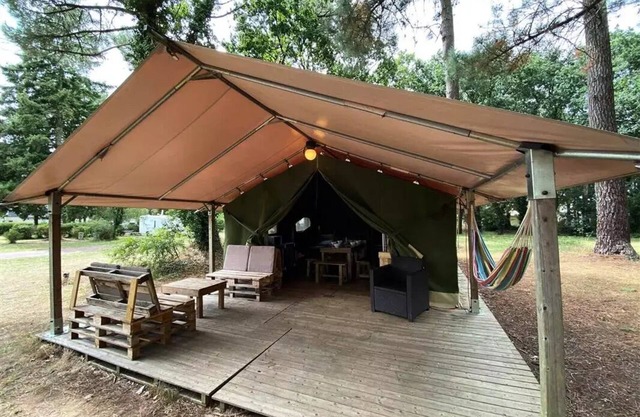 Hermitage Campsite* - American tent 3 rooms 5 people