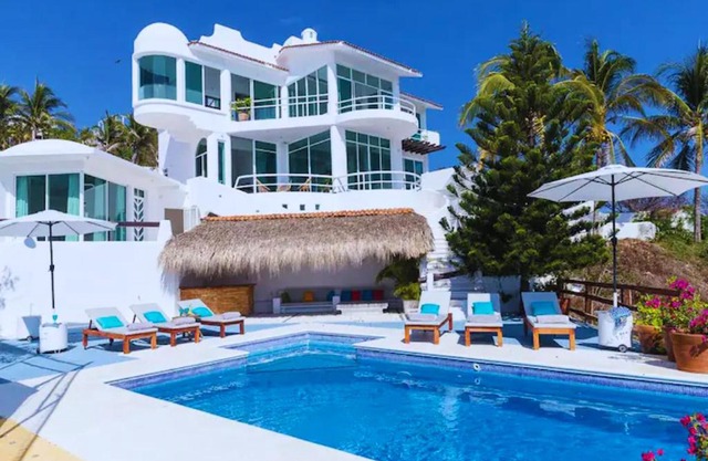 Hermosa Villa con alberca infinita Playa Zipolite