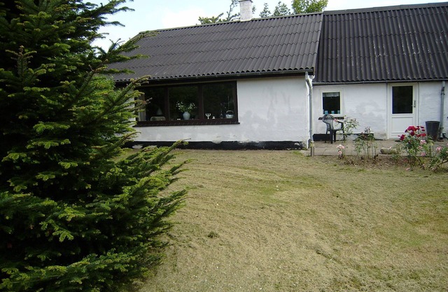 Hesselbjerg. Holiday home situated on the 1,500 m2 plot.