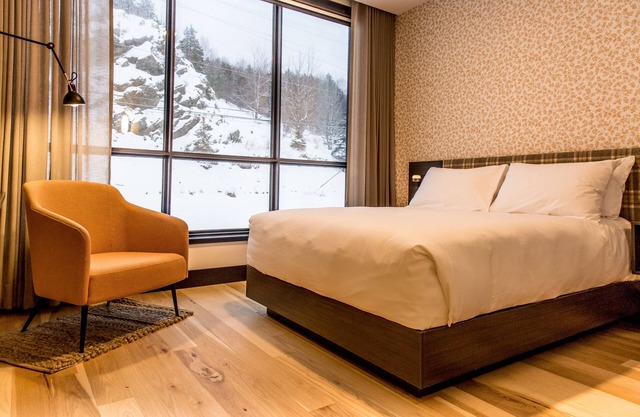 Hew & Draw Hotel
