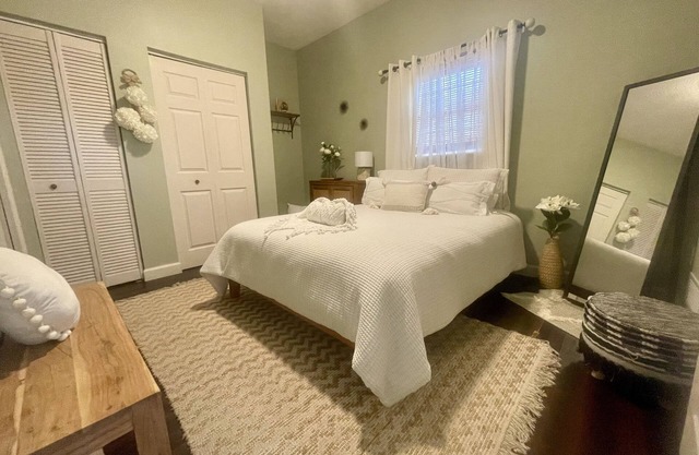 💎Hidden Gem- 5 miles from Siesta Key Beach!Prime location in Sarasota!