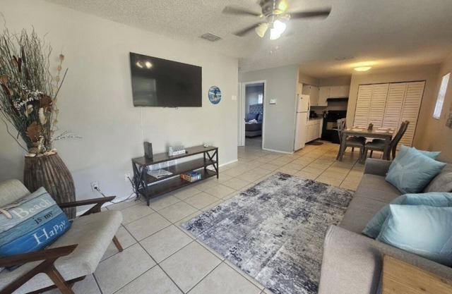 Hidden Gem in Clearwater awaits you.apt c. Min 31 days