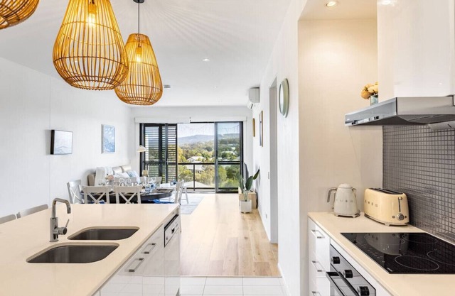 Hidden Gem MountView Golf Modern 3B Home w/Parking
