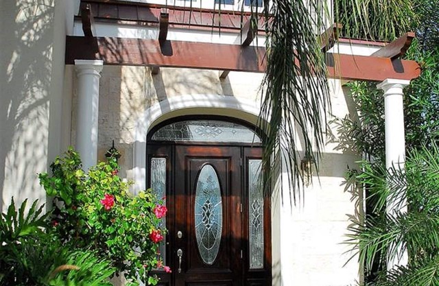 Hidden Hills. A exclusive community with panaramic views