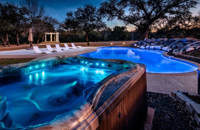 Hidden Hollow Estate & Event Venue l 10 mi Dtown