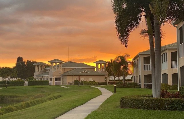 Hidden Lake Condo 5 miles to Anna Maria Island