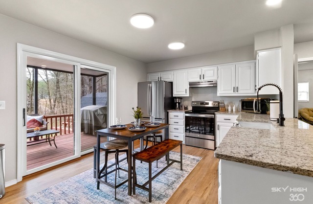 Hideaway In The Highlands : Bike, Lake, Golf, Pet Friendly