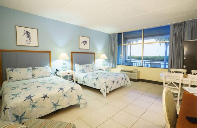 Hideaway Studio U619 Balcony with Pool & Canal View!