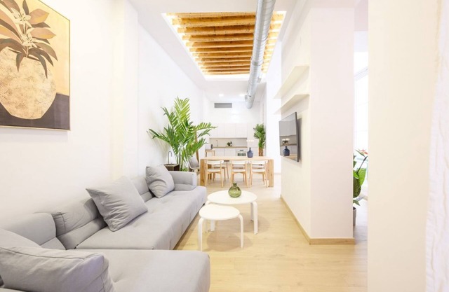 High ceilings and large patio amazing 3 bedroom by 10ToSea