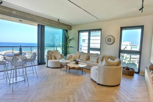 High End 1BD Beach Apartment