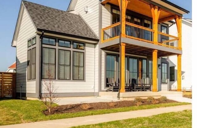 High End Home on Water & Pool! 7 night minimum. Sunday to Sunday