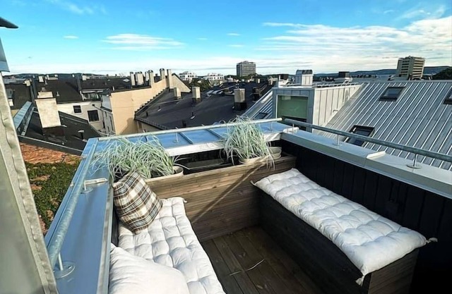 High-End l Priv Roof Terrace l 700 m to The Castle
