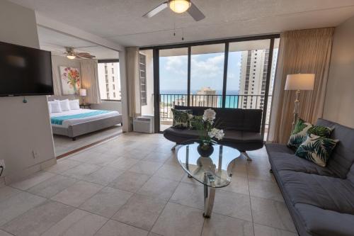 High Level Ocean View Corner Condo with Free Parking (22714)