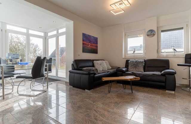 High-quality 3-room ground floor apartment directly on the dike with terrace for 4 pers.