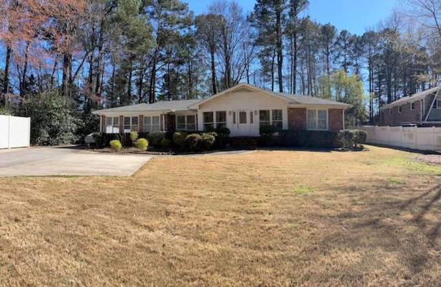 High Speed Fiber Internet /Private large backyard