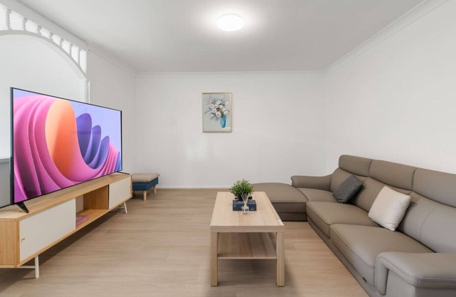 High-Value 4Beds | Workspace | Near Mall & Highway