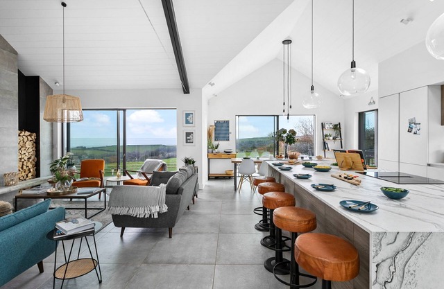 Higher Poole - a house that sleeps 10 guests in 5 bedrooms