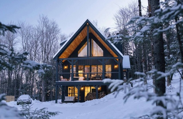 Highland Haus: stunning ski getaway with hot tub