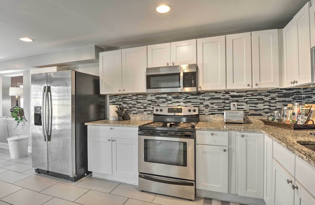 'Highlands Cottage' Upscale Getaway w/Yard!