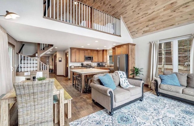 Highlights: Private beach just steps from your door Includes kayaks for exploring the lake Great fishing right off the shoreline or dock Bring your boat and enjoy full boating access Cozy indoor fireplace for cool evenings 4 spaciou