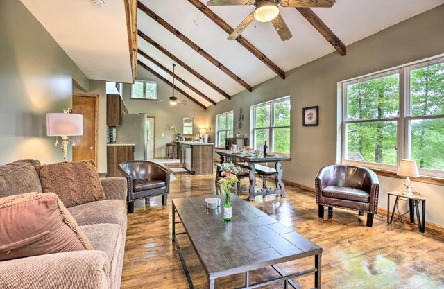 Hike and Zip-Line Red River Gorge Cabin with Hot Tub!