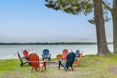 Hike, Fish and Explore Lakefront Cottage in Baldwin