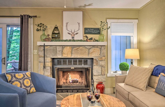 Hike, Fish & Boat: Lake Harmony Retreat w/Deck