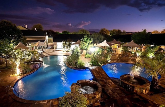 Hiking at Daan Viljoen Game Reserve! Swimming Pool, Minutes to Maerua Mall!