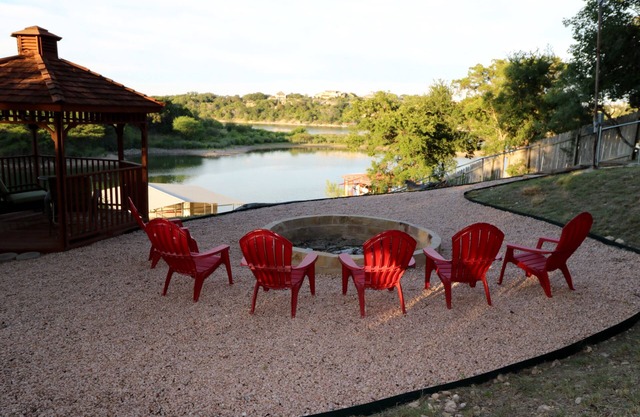 Hill Country Lake House on Lake Travis, Lake Front w/Private Dock
