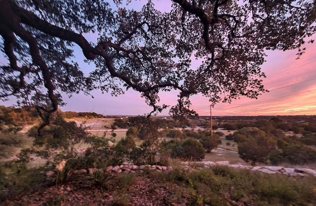 Hill Country Retreat w/Hot Tub & Views