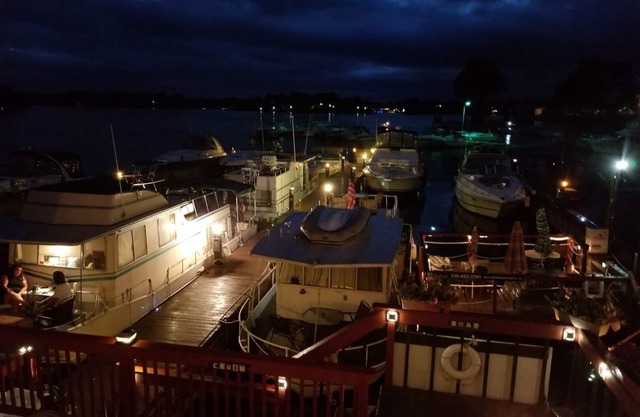 Hills Motor Court & Marina