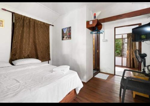 Hillside cottage reflesia room