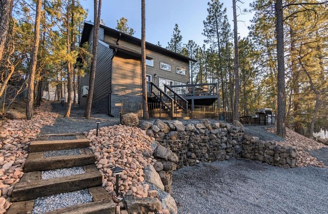 Hillside Hangout 3Bd/2Ba, Elevated Deck Sunsets