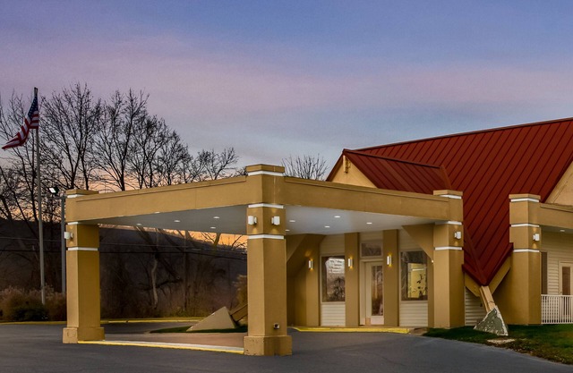 Hillside Inn & suites