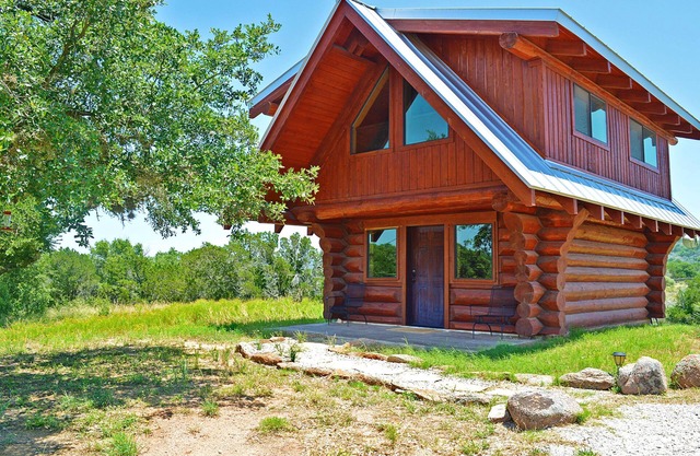 Hillside: Scenic Escape with Lake Views Awaits!