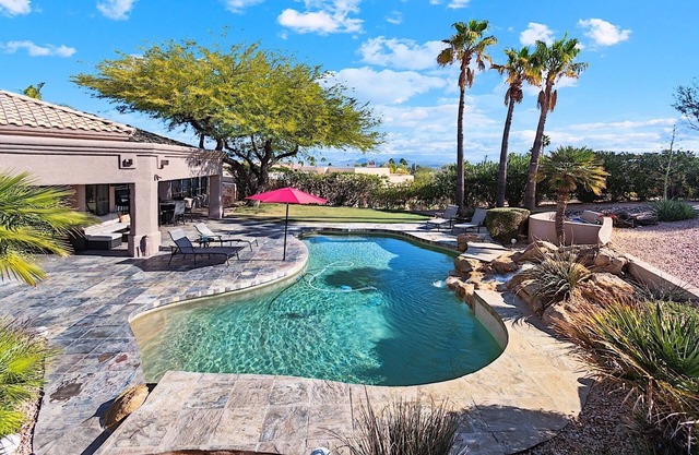 Hillside Tranquility - Desert Views, Heated Pool, Outdoor Kitchen & Light-Filled Luxury