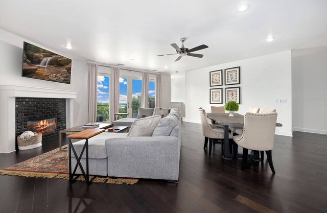 Hilltop Haven - 5 Min to DT & UofA - Modern