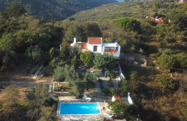 Hilltop Private Gem w/Big Garden, 360° View & Pool - 10 min. from Town & Beach
