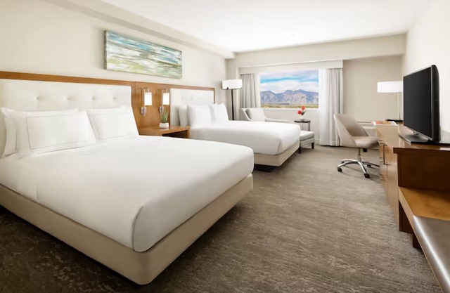 Hilton Tucson 2 Queens: Picturesque Location, Outdoor Pool Access