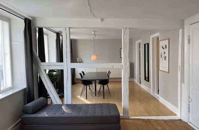 Hip Apartment - With "Marble Church" Views