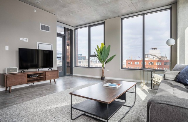 Hip West Loop 2BR w/Gym, Pool, near Fulton Market, by Blueground