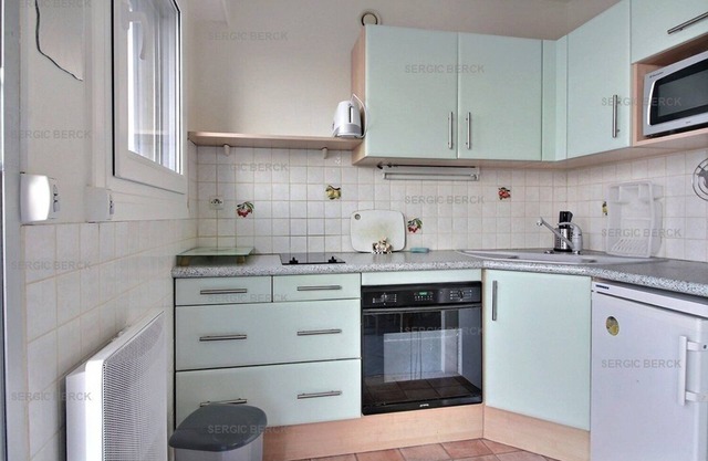 HIR 132 : Apartment for 4 people with sea view. private parking