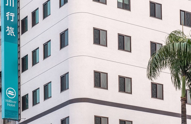 HiRiver Hotel